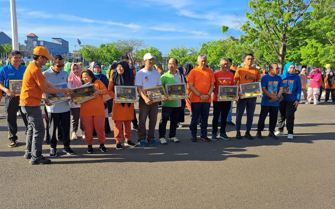 Penerimaan Piagam Penghargaan untuk Inovasi
