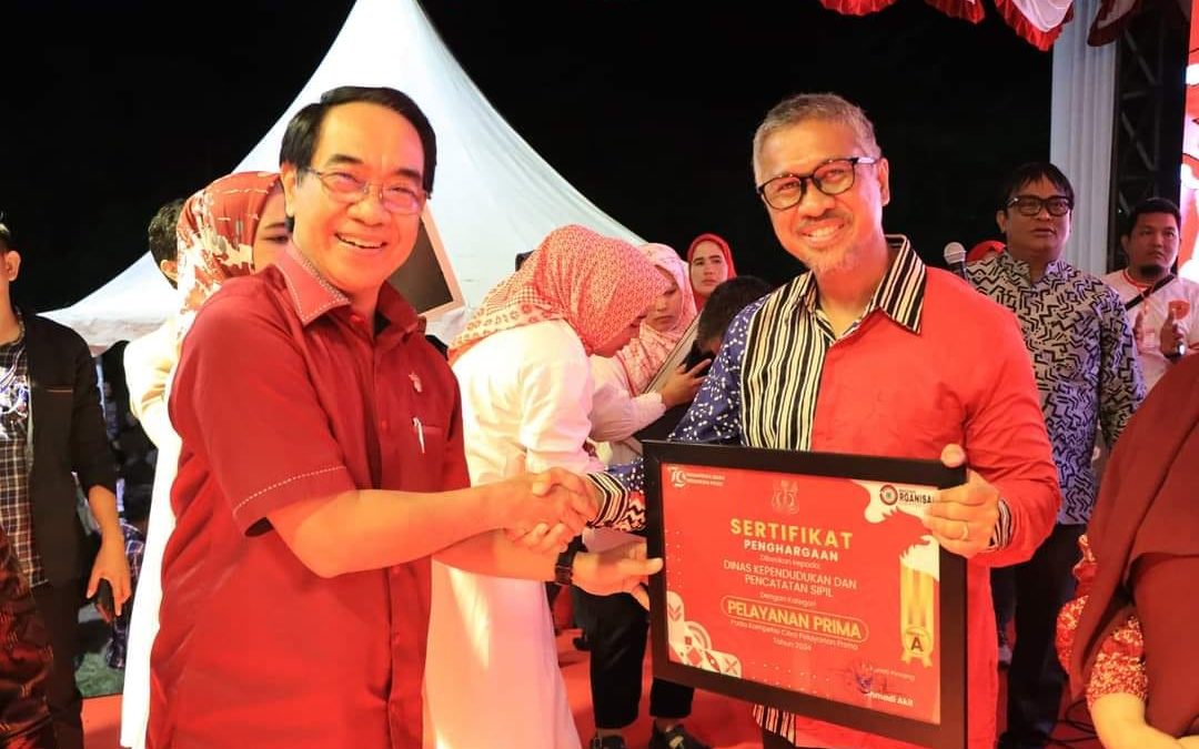 PENERIMAAN PENGHARGAAN CITRA PELAYANAN PRIMA TINGKAT KABUPATEN PINRANG